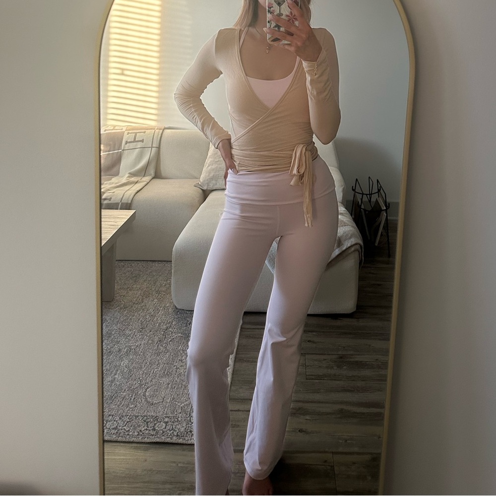 Light pink Hollister flare leggings